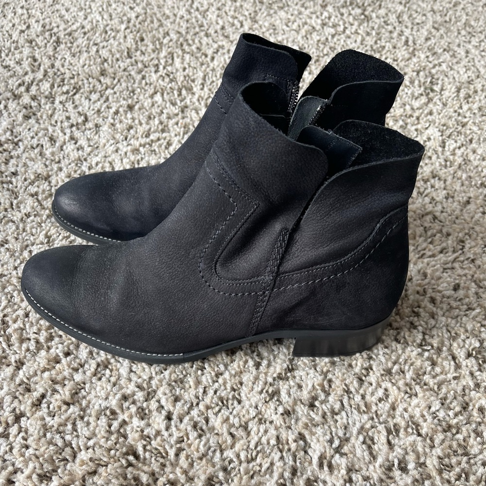 BLACK ANKLE BOOTIES